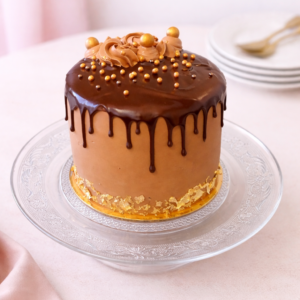 chocoladetaart met karameldruppels