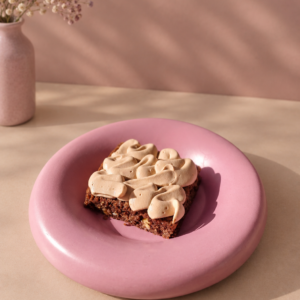 topped brownie melkchocolade chantilly